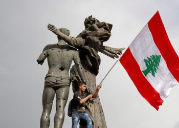 باريس: قادة لبنان ارتكبوا “انتحارا جماعيا”