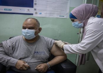 مفوضية اللاجئين: 6600 لاجئ تلقوا اللقاح الواقي من كورونا في الأردن