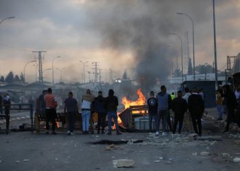 شهيد وعشرات الإصابات بمواجهات عنيفة مع الاحتلال بأنحاء الضفة الغربية