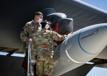 البنتاغون يتحدث عن خطط لتسريع نشر أسلحة تفوق سرعتها الصوت