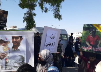 أهالي المعتقلين الأردنيين بسجون السعودية يطالبون الحكومة بتحركٍ عاجلٍ للإفراج عن أبنائهم (شاهد)