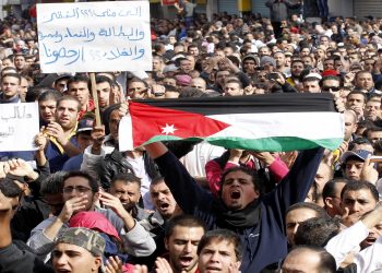 خبير اقتصادي يحذر: هذا ما هو أخطر من ارتفاع نسبة بطالة الشباب لـ50%