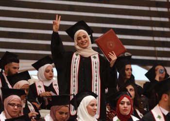لحماية منزلها بـ”الشيخ جراح”.. منى الكرد “تستعجل” في حفل تخرجها