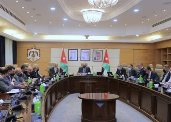 الحكومة تناقش تطوّرات الوضع الوبائي وتوصي بتشديد الرّقابة