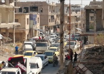 نزوح 50 ألفا من الأحياء المستهدفة بقصف النظام السوري بـ”درعا”