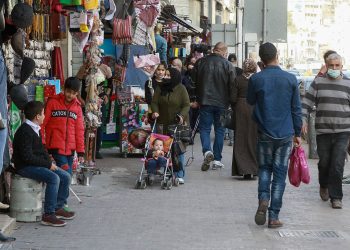 قطاعات تجارية تستفيد من خطة فتح أنشطتها وأخرى تنتظر المواسم