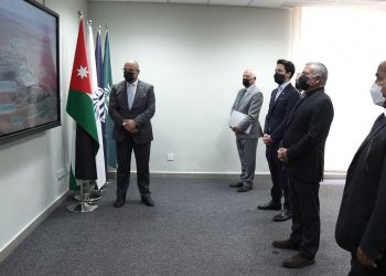 الملك يزور أحد المجمعات الصناعية في القطرانة