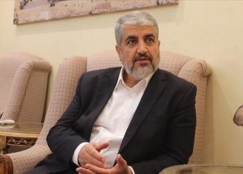 مشعل يهاتف عائلات أسرى نفق الحرية