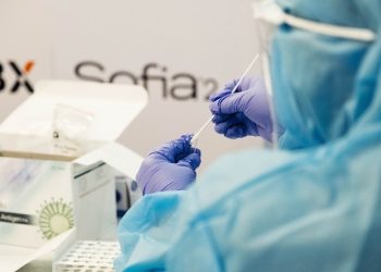 “دلتا ” يدفع لتوسع عالمي بالجرعة الثالثة من لقاحات كورونا