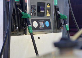 رفع سعر بيع البنزين بنوعيه 10 فلسات وتثبيت سعر الديزل والكاز للشهر المقبل