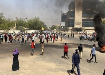 السفارة الأمريكية في السودان تنصح رعاياها بـ”البقاء في أماكنهم”