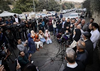 عائلات حي الشيخ جراح ترفض مقترح “التسوية” مع الاحتلال
