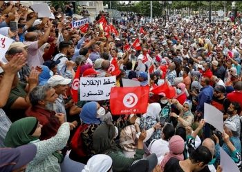 نخب ترصد عودة “روح الربيع العربي” في تونس والسودان