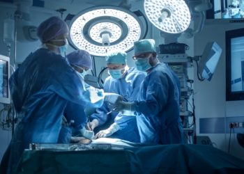 نقيب أطباء أسبق يوضح حقائق حول زراعة قلب خنزير للإنسان (شاهد)