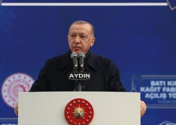 أردوغان يفتتح مصنع ورق يوفر ملايين الدولارات