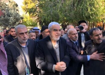 كيف علق النشطاء على زيارة الشيخ صلاح لـ”الخليل”؟