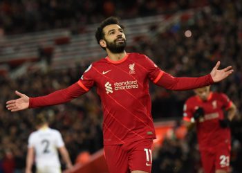 ليفربول يتغني بـ “الملك صلاح” بعد تسجيله رقمين قياسيين جديدين