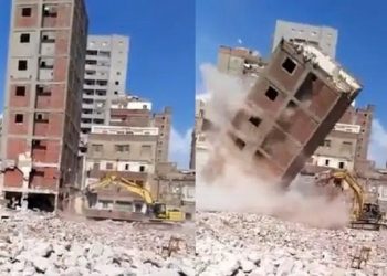 فيديو مروع للحظة سقوط برج سكني على حفار بجدة (شاهد)
