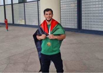 جزائري رفض مواجهة إسرائيلي يدعو لإنصافه بعد مقاطعة روسيا