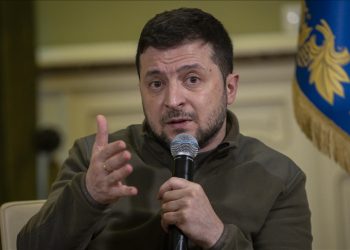 زيلينسكي: مقتل 1300 جندي أوكراني منذ بدء الهجوم الروسي