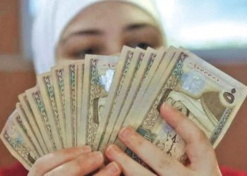 صرف الرواتب قبل العيد.. فرحة للأردنيين ممزوجة بأعباءٍ متزايدة