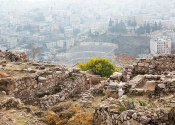 أجواء مغبرة مع تراجع تأثير الكتلة الحارة
