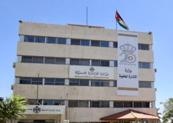 محادين لـ “البوصلة”: لهذا تخاف الحكومة و”النواب” من نجاح مجالس المحافظات