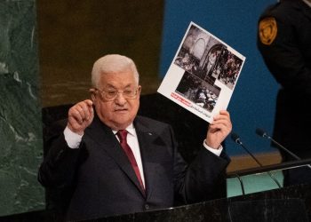 أبومازن: “إسرائيل” تعتدي على مقدسات القدس يوميا ونؤكد التمسك بالوصاية الهاشمية