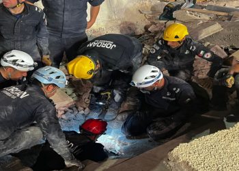 مؤشرات على وجود 3 أشخاص تحت أنقاض العمارة المنهارة باللويبدة