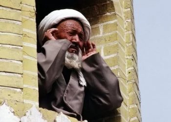 “الصين تبيد مسلمي الاويغور” هاشتاغ يرصد وحشية الحجر الصحي عليهم