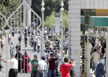 خبيرة تربوية تحذر من استمرار “طبقية التعليم” وانعكاساتها الخطيرة على المجتمع