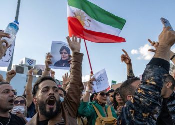 معهد واشنطن يسلط الضوء على “احتجاجات إيران” ويطالب بدعمٍ غربيٍ لها