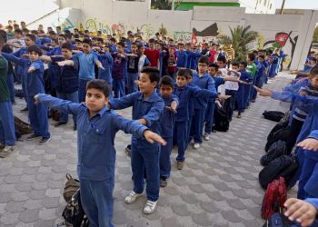 مستشارة تربوية: هكذا ستتضرر “الحلقة الأضعف” من الطلاب والمعلمين بتثبيت التوقيت
