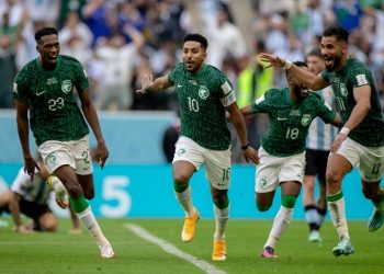 السعودية تقلب الطاولة على الأرجنتين بفوز تاريخي بكأس العالم (شاهد)