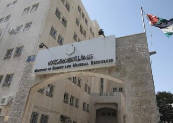 خبير إقتصادي معلقاً على “التنقيب عن الذهب والنفط”: يجب ان يلمس المواطن أثرها