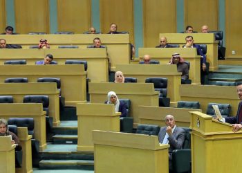 البشير لـ “البوصلة”: أخطر أرقام الموازنة مؤشرات الدين الخارجي المرتفعة بكل المعايير