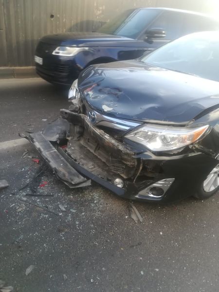 إصابتان بحادث تصادم بين 3 مركبات عند مدخل السادس