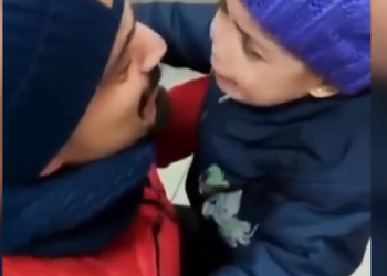 بالفيديو.. لقاء مؤثر بين سوري فقد عائلته وطفلته بعد إنقاذهما في تركيا