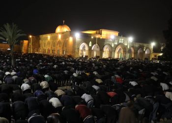 نشطاء يحذرون: قرار الأوقاف فتح باب الاعتكاف في “الأقصى” فقط بالعشر الأواخر “كارثي”