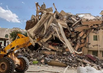 وفاة شخص في انهيار مبنى بالعاصمة القطرية والبحث عن ناجين (شاهد)