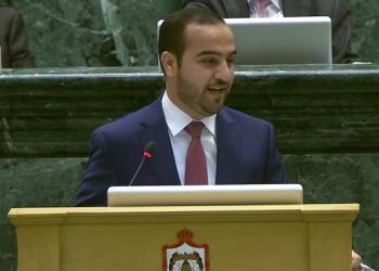خبير قانوني لـ “البوصلة”: هكذا ينظر القانون الدولي لما قام به النائب العدوان