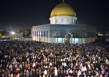أكثر من 140 ألف مصلٍ أدوا صلاة العشاء والتراويح في المسجد الأقصى