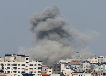 3 شهداء بعد قصف إسرائيلي لشقة سكنية في حي النصر في مدينة غزة