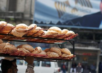 النظرة السلبية للاقتصاد المصري تتواصل مع تحذيرات من “انهيار محتمل”