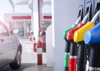 توقع تثبيت سعر البنزين وتخفيض سعر الديزل