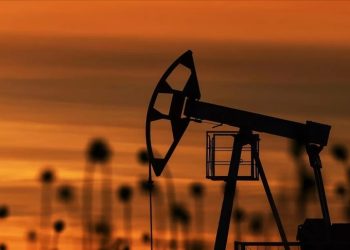السعودية تمدد خفض إنتاج النفط الطوعي حتى آب المقبل