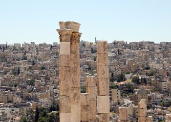طقس حار فوق السهول والمرتفعات وحار جدًا في الأغوار والعقبة