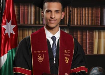 حمزة الحاج علي يتفوق على السرطان بـ 99.1 بالمئة في "التوجيهي"