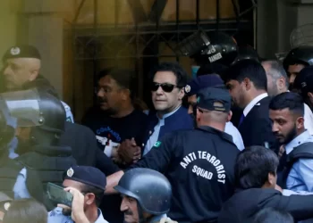 باكستان.. منع عمران خان من العمل السياسي 5 سنوات ومحاموه يسعون للنقض