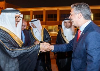 وزير خارجية الاحتلال الإسرائيلي في البحرين لإجراء محادثات رسمية